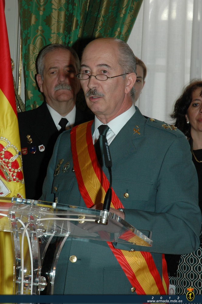 El más antiguo de los condecorados, el teniente general de la Guardia Civil Cándido Cardiel Ojer, también se dirigió a los asistentes